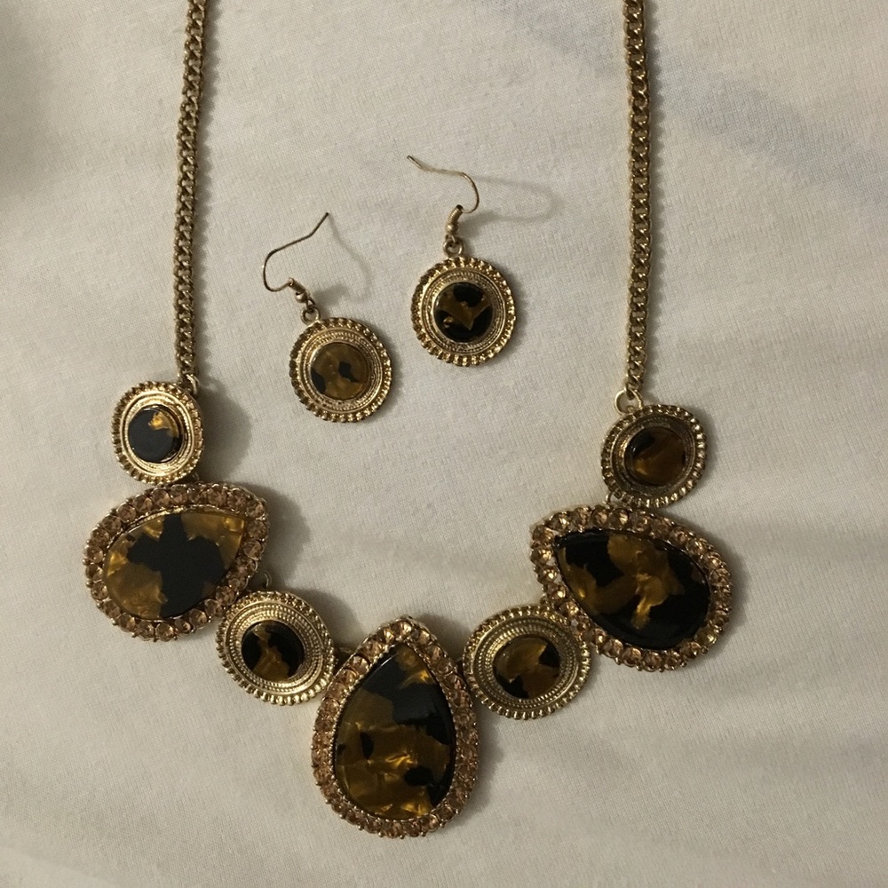 🚨Clearance Sale🚨 Charming Charlie necklace set
